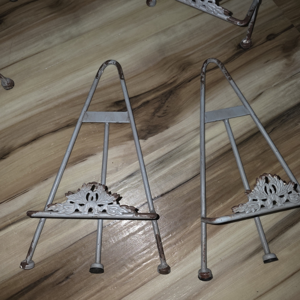Elegant Gray Metal Display Stands - Picture 3 of 3